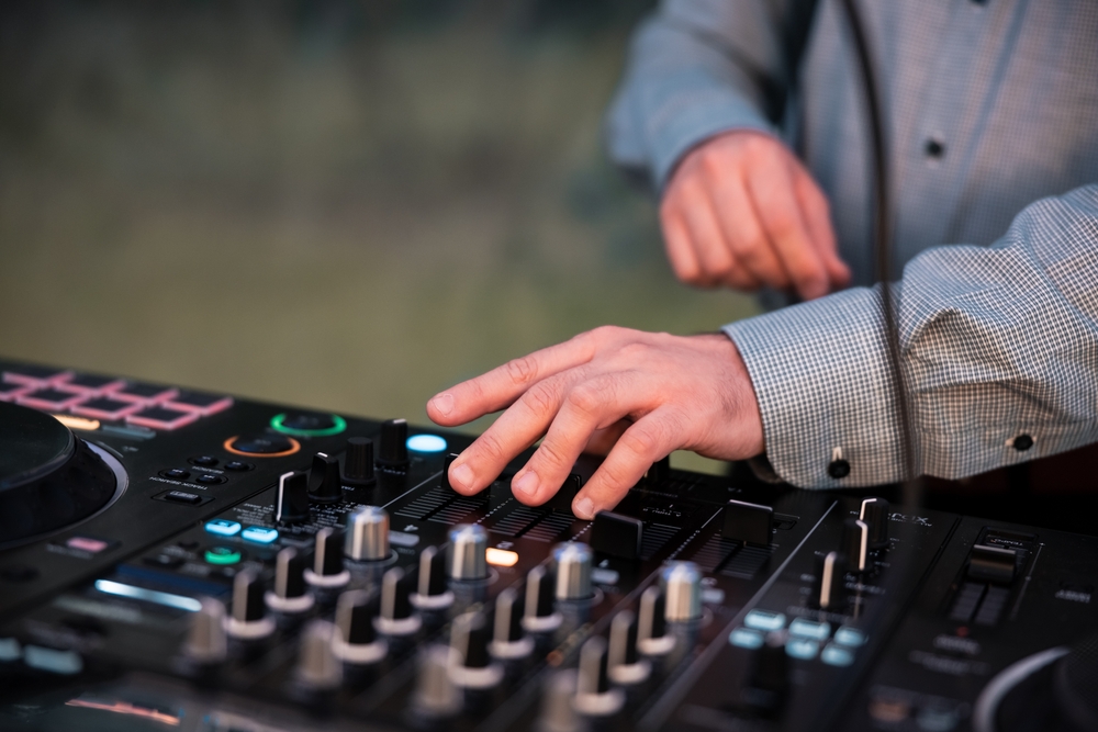when-you-need-a-dj